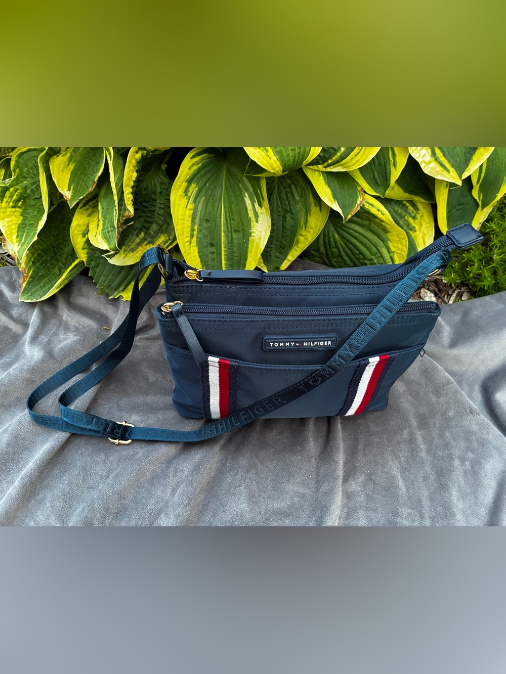 Women’s Tommy Hilfiger Navy Crossbody with Red and White traditional design - Picture 7 of 12